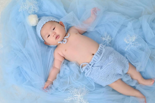 东海满月宝宝放屁臭